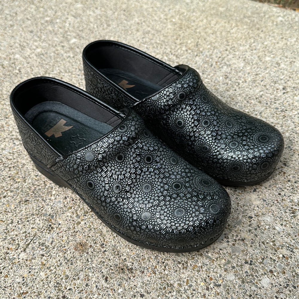Dansko Work Clogs Size 9